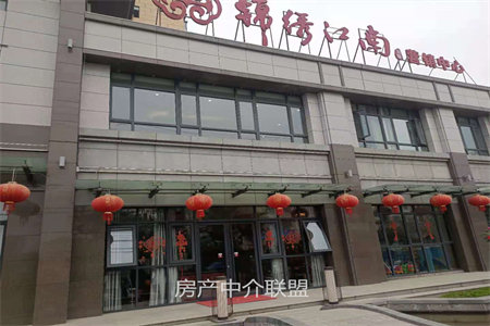 酿造厂小区3室2厅1卫123平米南向客厅，看房方便